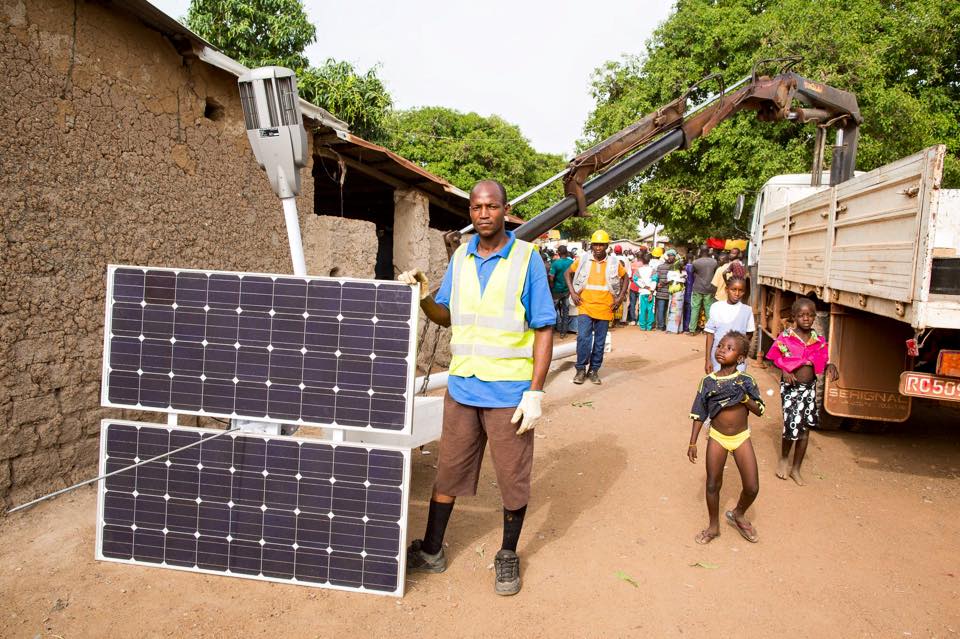 R&B singer Akon has launched an initiative to provide 600 million African people with electricity using solar power